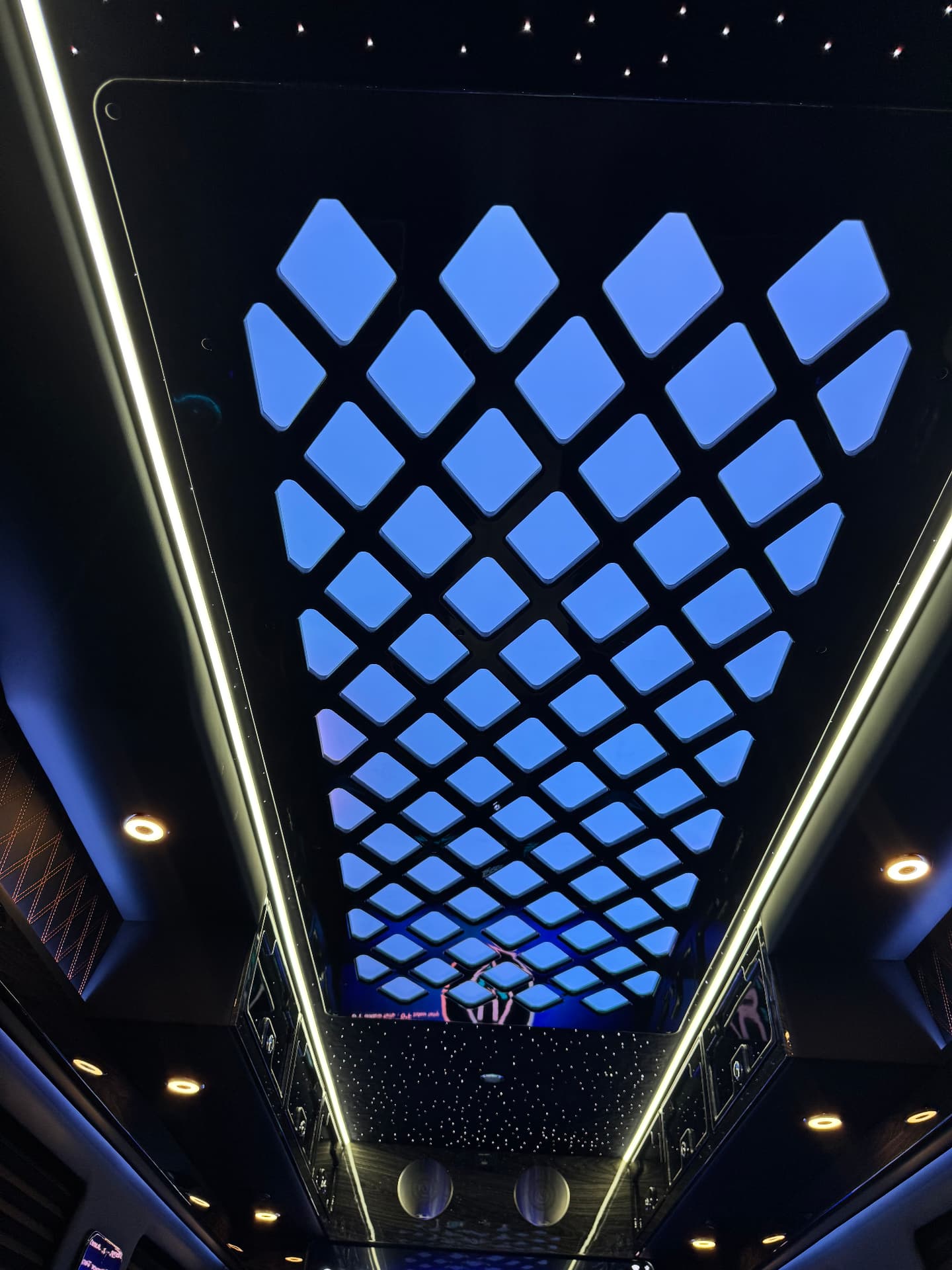 Diamond-pattern LED ceiling and starlight headliner
