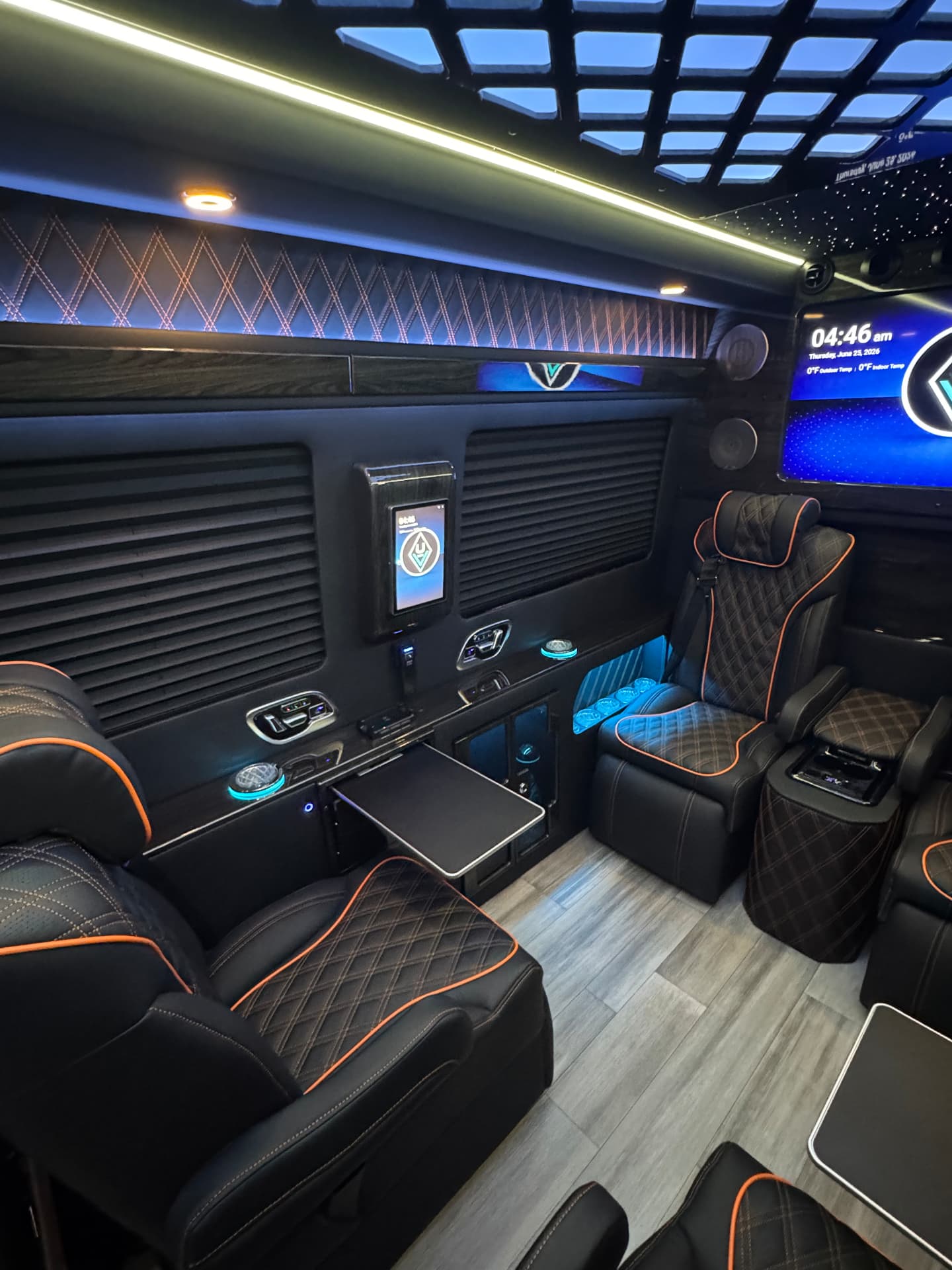 Side cabin with captain's chairs and workstation tables